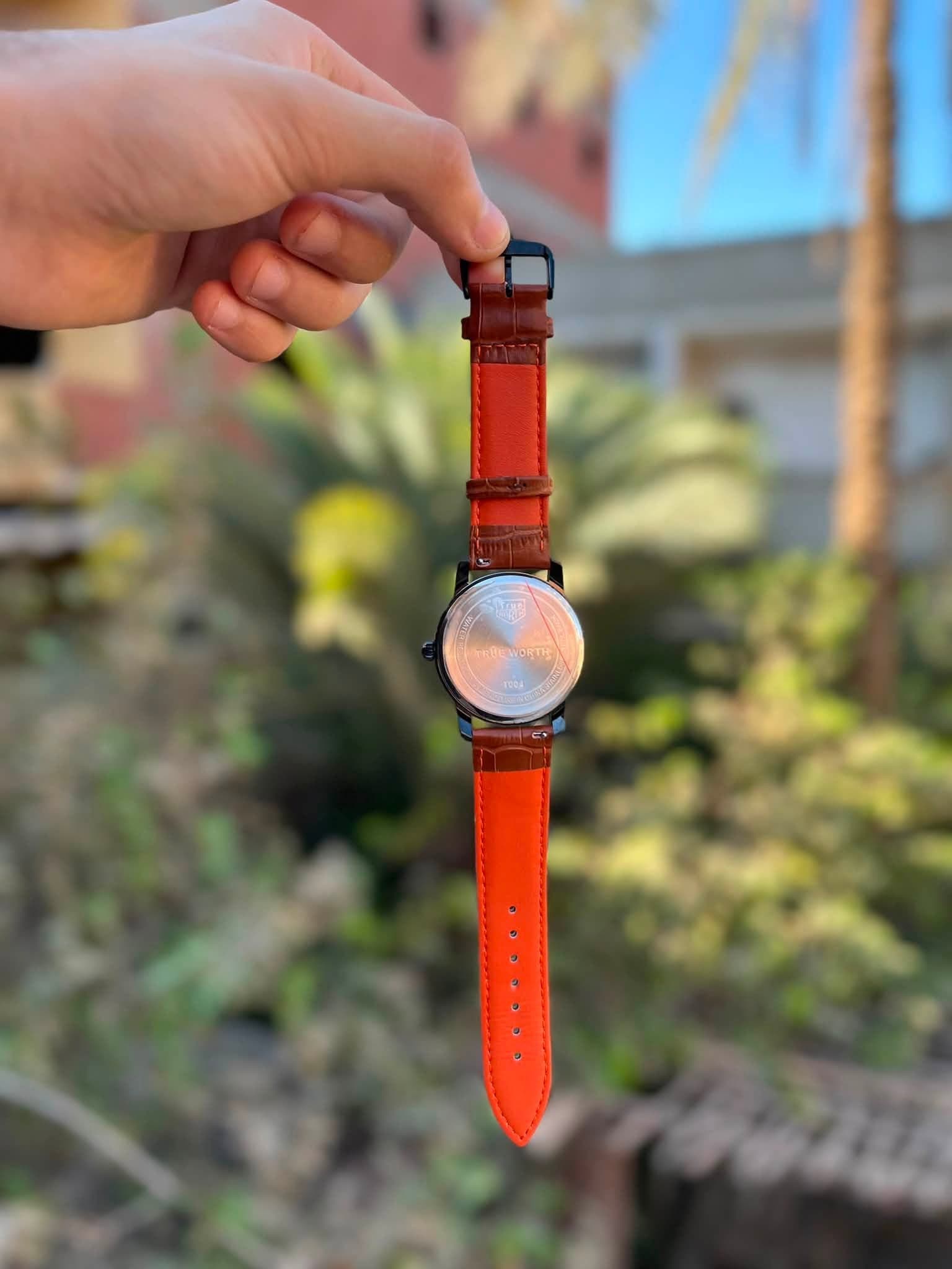 Brown crocodile-texture strap and watch case back